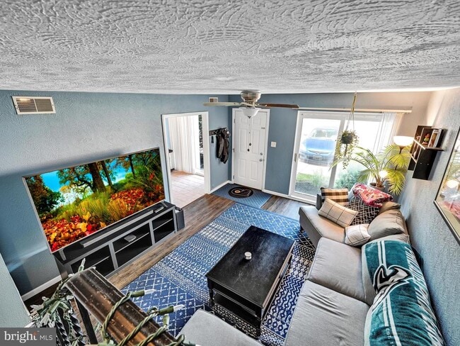 Photo - 212 Saratoga Ct