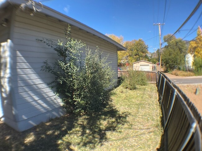Photo - Delightful 2 bedroom 1 bathroom home in Sunnsyside!