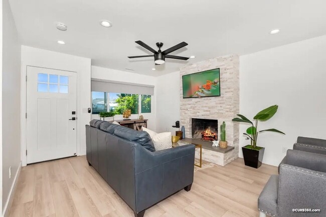 Building Photo - Beautiful 3 Bed/2 Bath Home in heart of Hi...