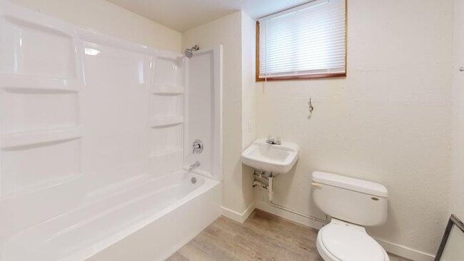 Photo - 710 E Ave F