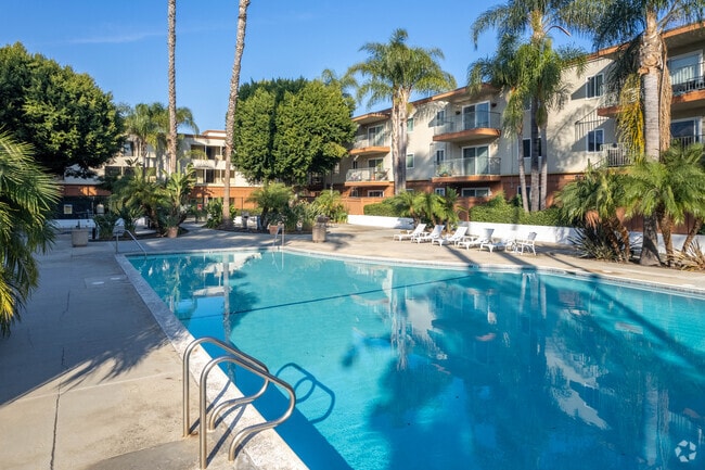Photo - Club Acacia Apartments