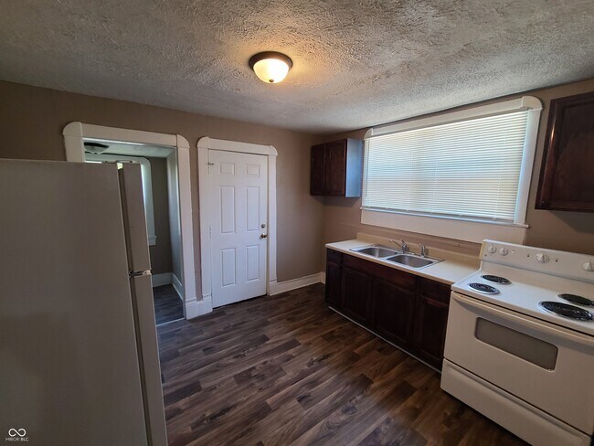 Photo - 516 W 28th St