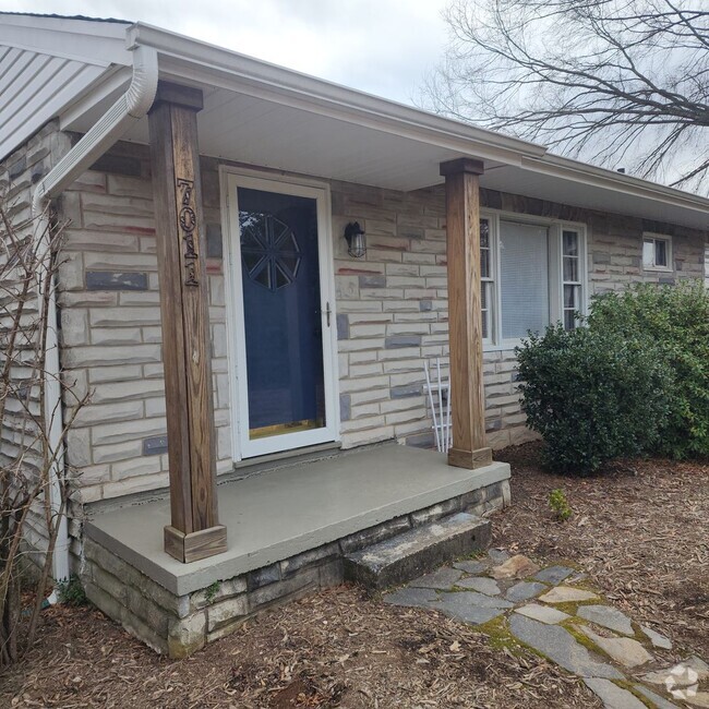 Building Photo - FOR RENT:Cute and Cozy 2 Bedroom, 1 Bath C... Rental