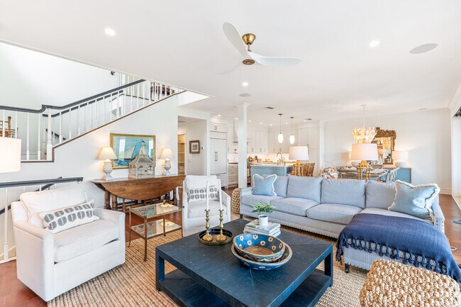 Photo - 573 Buttonwood Bay Dr