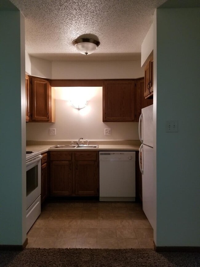 Photo - Oak Creek Chateau Apartments