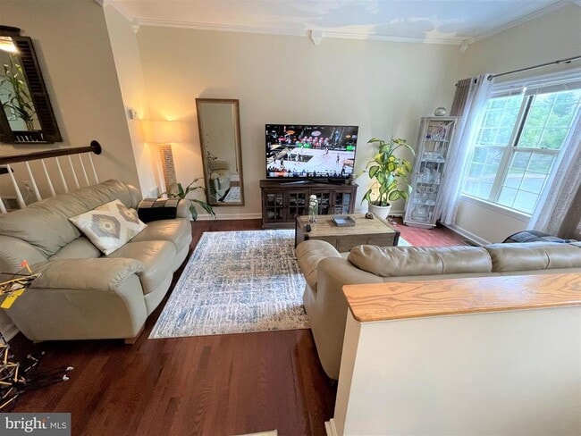 Photo - 5 Martins Square Ln