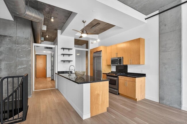 Building Photo - 1025 Island Ave Unit 202