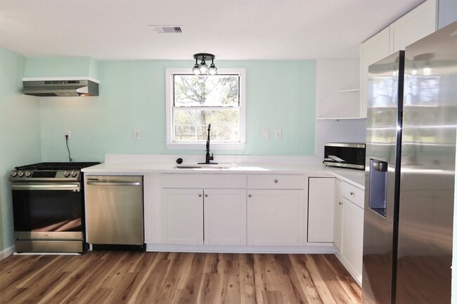 Photo - 5122 Avenue L