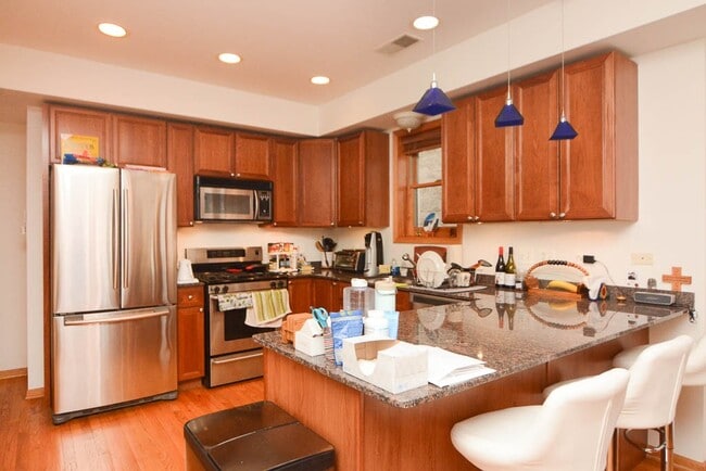 Building Photo - 934 W Leland Ave Unit 2C