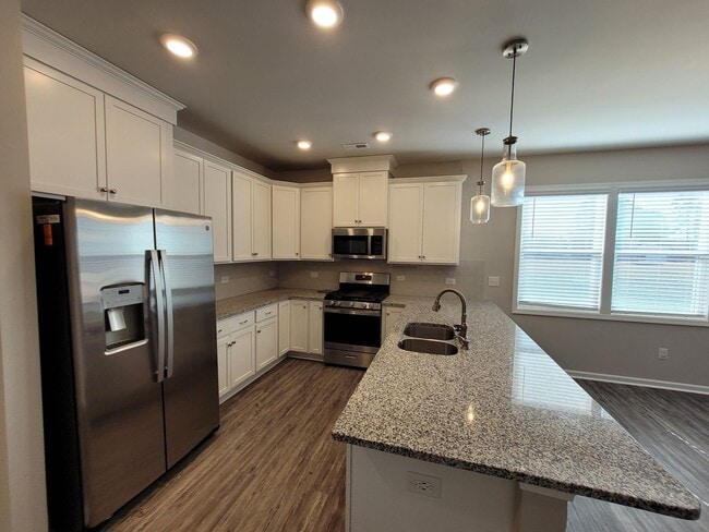 Photo - Spacious 4 Bedroom/ 3 Bathroom Home in Lovely Terrell - 2 Car Garage - Washer/Dryer and Lawn Main...