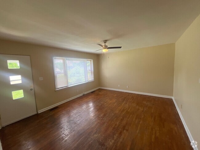 Building Photo - Remarkable Value. Unbeatable Location. Rental