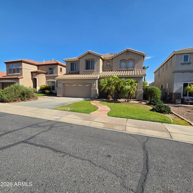 2709 W Redwood Ln