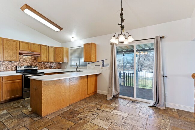 Photo - 5589 S 3275 W