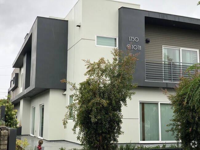 Building Photo - 1750 10th St Unit 204 Rental