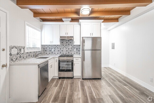 Studio - 495 SF - 812-818 21st Street