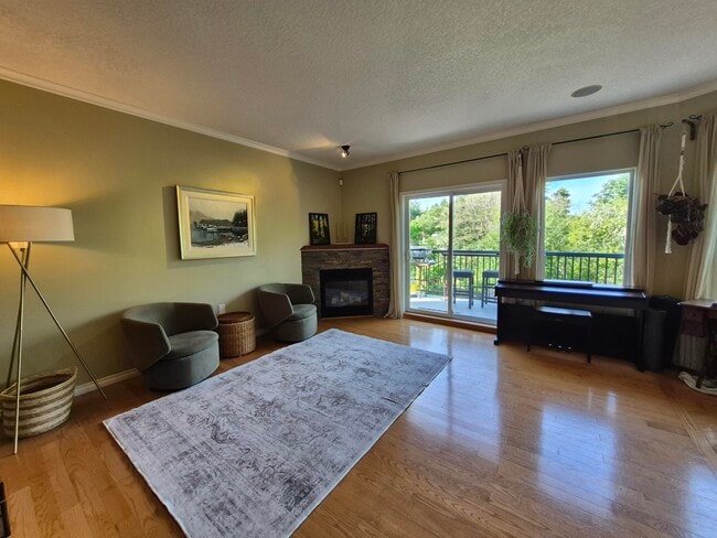 2605 Country Terrace