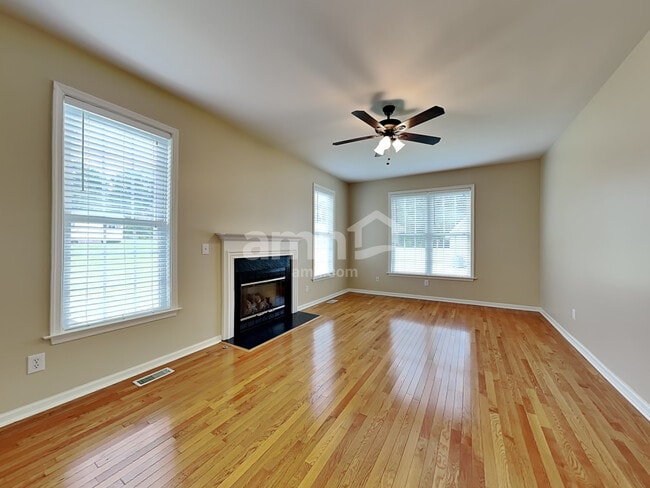 Photo - 3915 Red Hill Ct