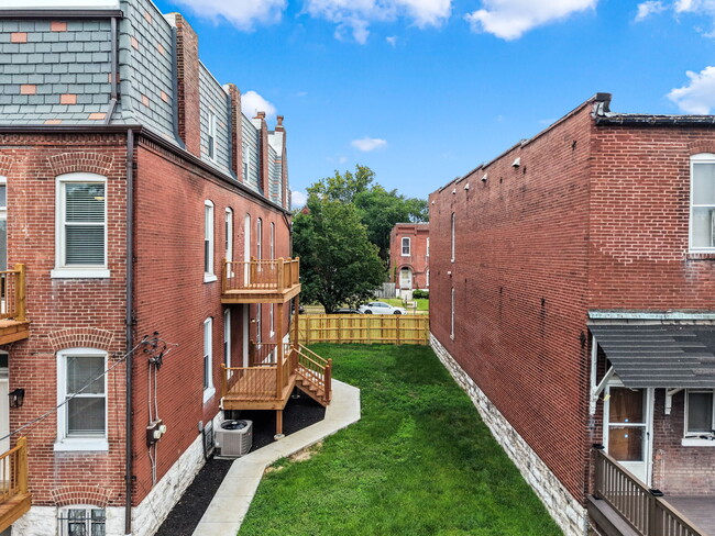 Common outdoor area - 2722 Armand Pl Unit 2722 2F