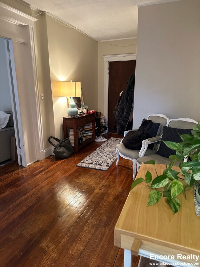 Photo - 213 Kelton St