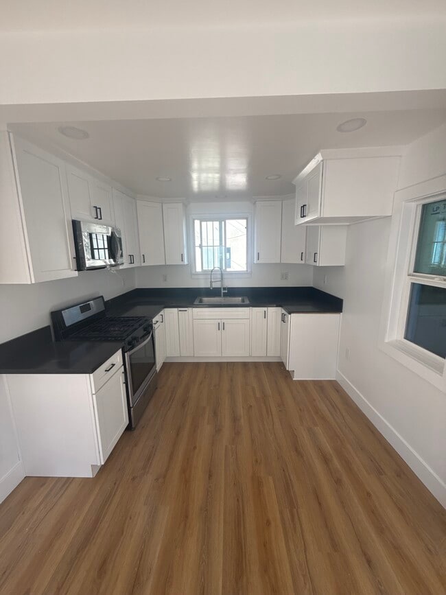 Photo - 5661 California Ave Unit 5663