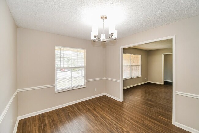 Photo - 3933 Gumwood Dr W