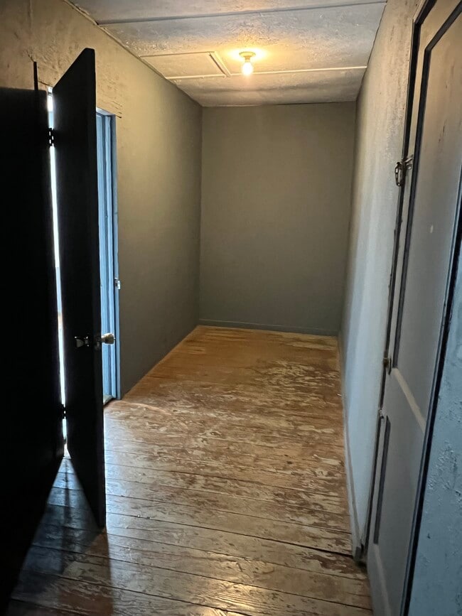 Photo - 5563 Hall Ave