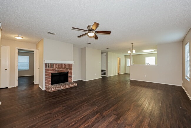 Photo - 565 Keble Dr