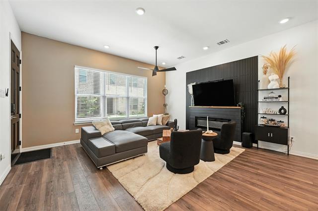 Photo - 7513 Laburnam Rd