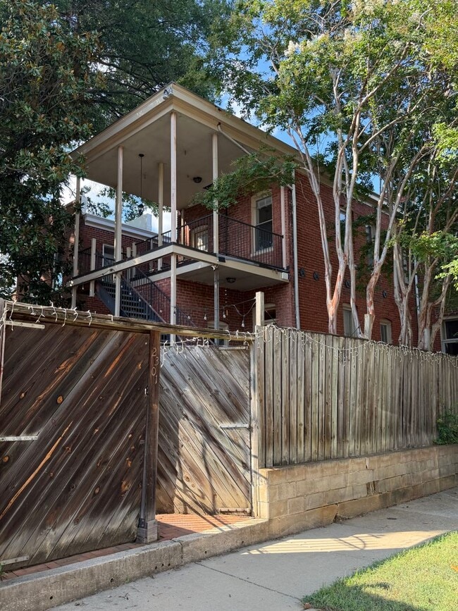 Photo - 2301 W Grace St Unidad Apt 03