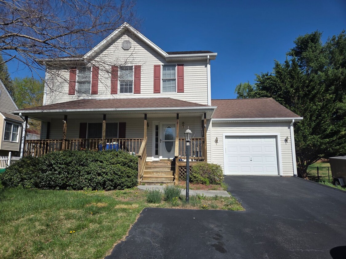 Photo - 1605 Sleepy Hollow | 3 Bed 2.5 Bath House | 07/01/2025