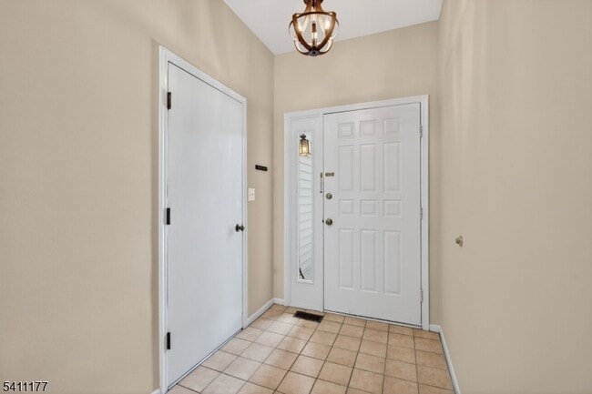 Photo - 140 Kingston Ct