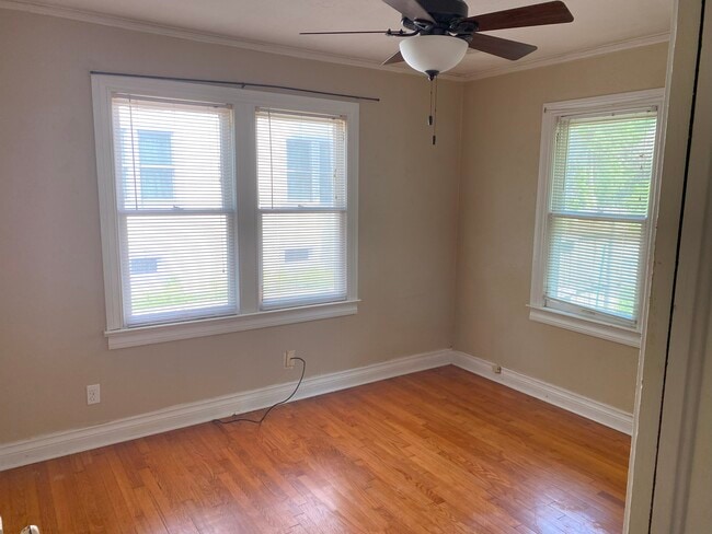 Photo - 325 E Duffy St