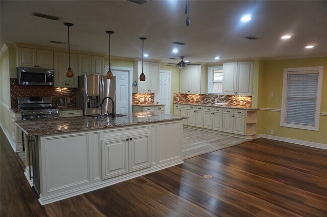 Photo - 7506 Dearborn St