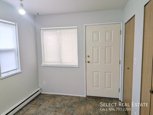 Photo - 9235 Woodbine St Unit 4