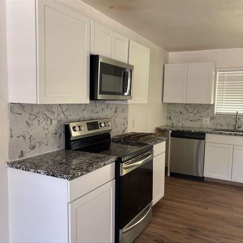 Building Photo - 1806 Up the Grove St Rental