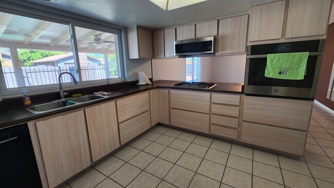 3808 W Malapai Dr