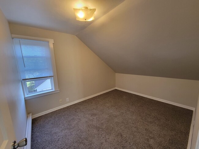 Photo - 327 E Lincoln Ave
