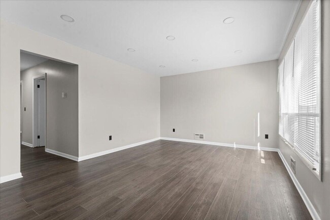 Photo - 20247 Griggs St