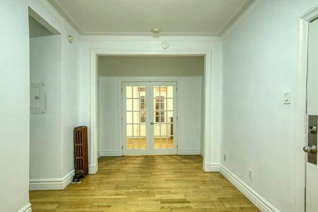 Photo - 3710 Chem. Queen Mary Unit 6