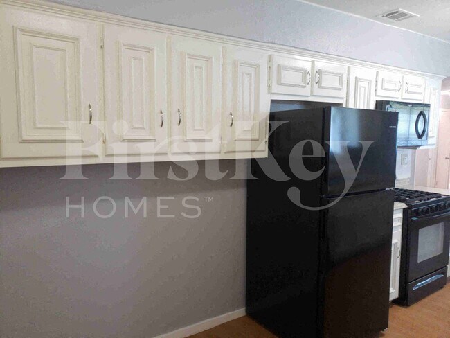 Photo - 6537 La Grange Dr