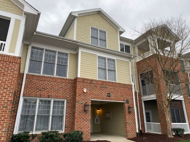 824 Waterford Lake Dr