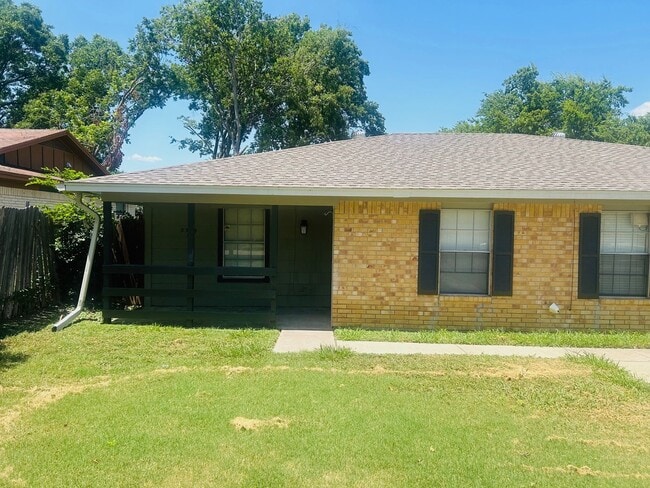 Building Photo - 3309 Alta Vista Dr Unit B Rental