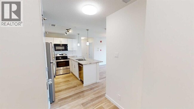 Photo - 10101-10101 101 Ave