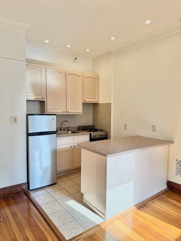 Photo - 136 St James Pl
