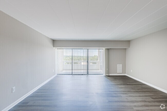 2BR, 2BA - 950SF - Living Room