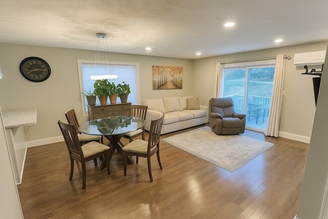Photo - 16 Sugar Maple Ln
