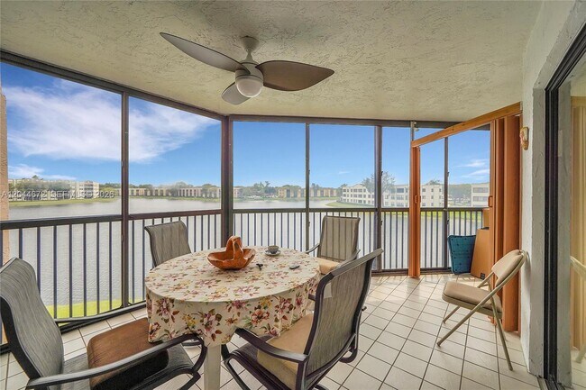 Photo - 7250 Fairfax Dr Unidad 302