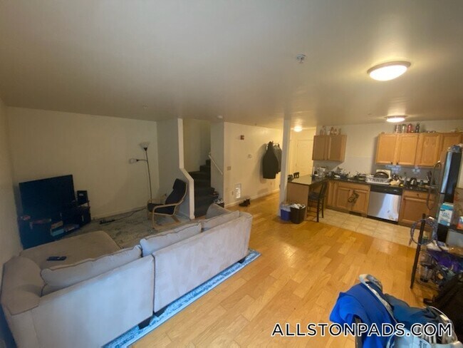 34 Raymond St