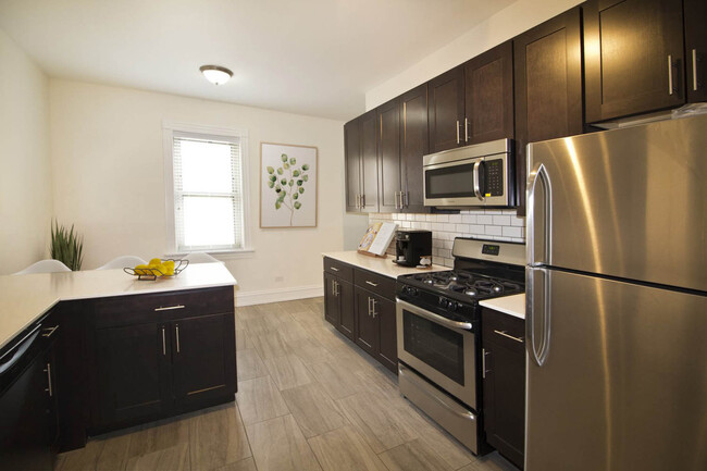 Kitchen - 5533 S. Blackstone Apartments