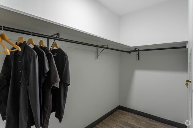 2BD, 2BA - 1,072SF